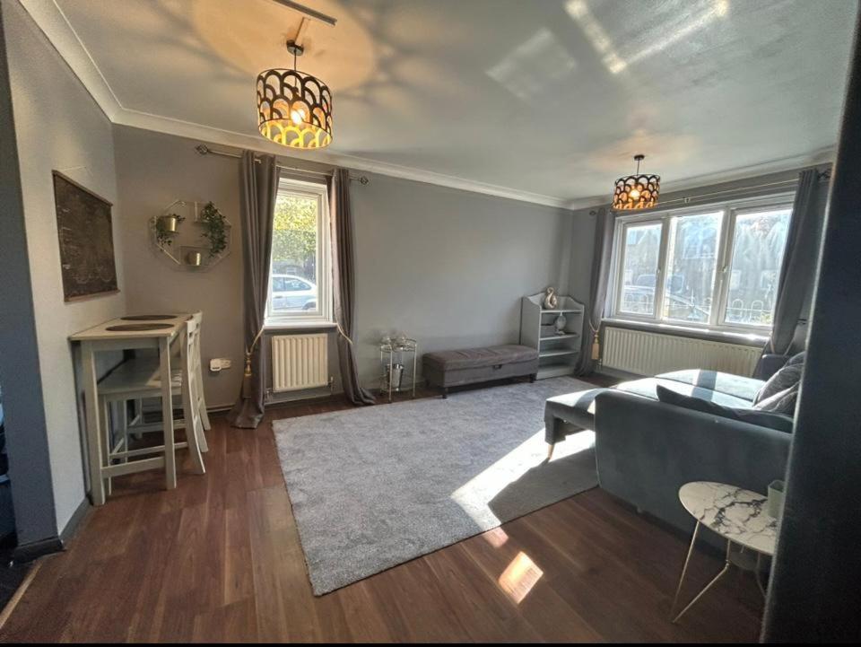 Cosy 2 Bed East